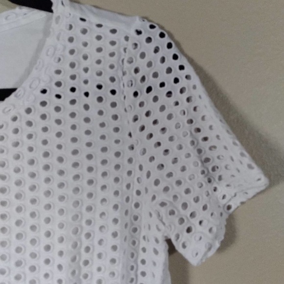 🎈4 FOR $20 OLD Navy White Eyelet Shirt Medium - Picture 4 of 8